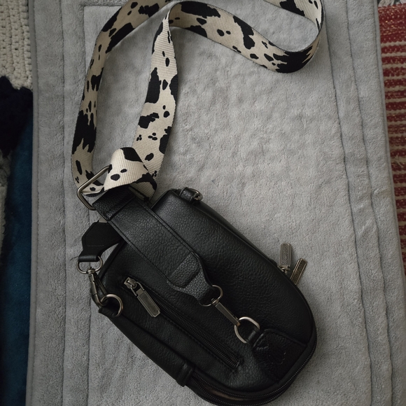 Wrangler Black and White Crossbody Bag - Picture 5 of 6